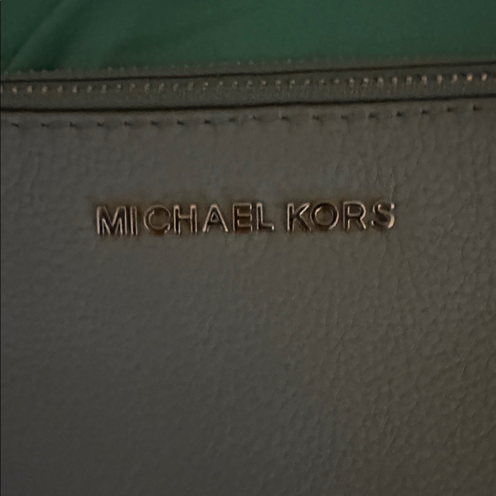 Michael Kors Elegant Gray Crossbody Bag - Picture 2 of 8